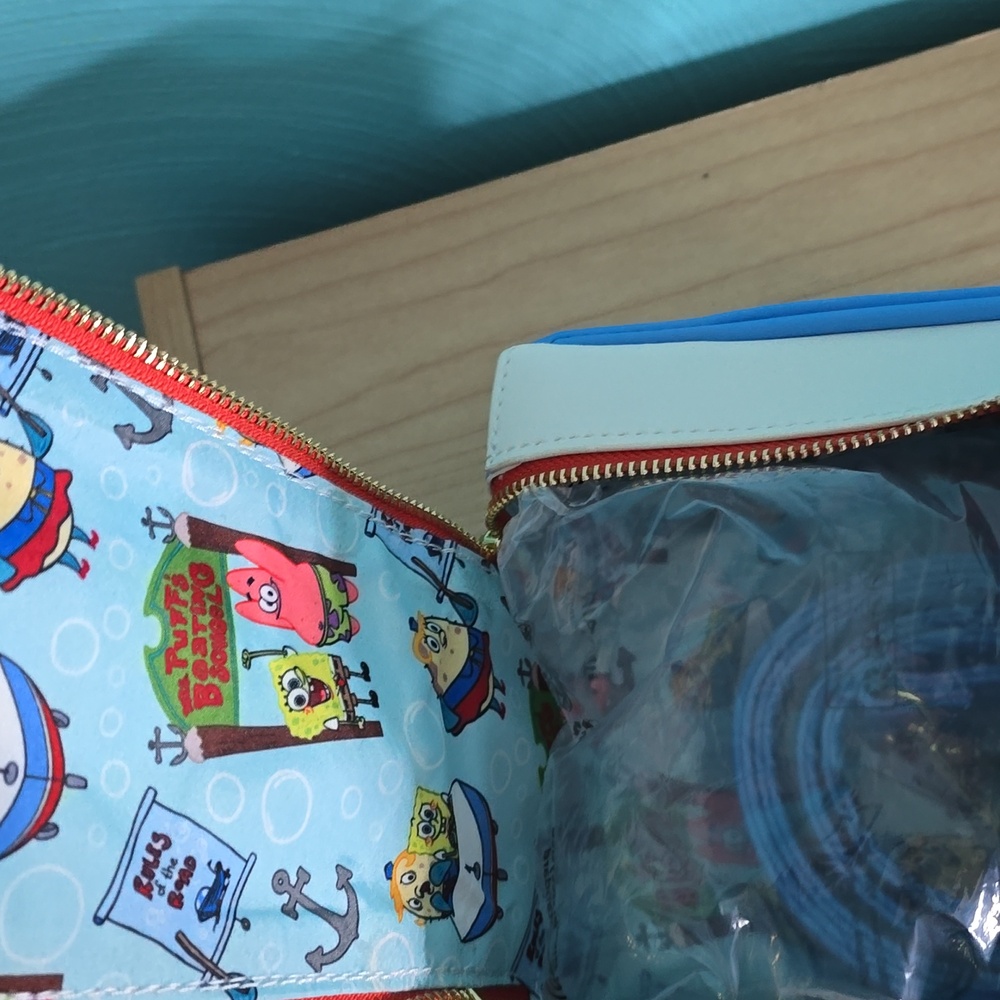 SpongeBob SquarePants Crossbody Bag - White, Blue, and Yellow - Picture 4 of 6